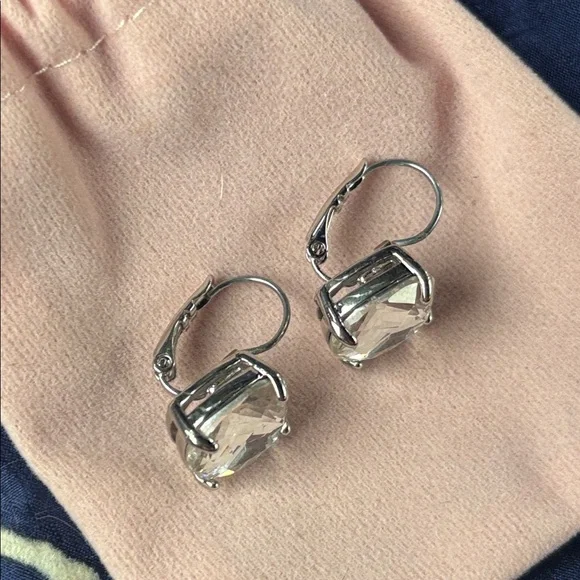 Kate Spade Silver Tone Square Cushion-Cut Crystal Drop Earrings Lever-back Close - Picture 9 of 12